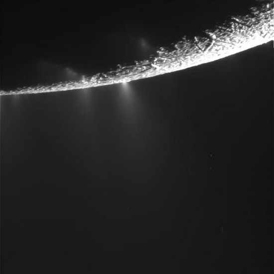 Geysers sur Encelade, satellite naturel de Saturne