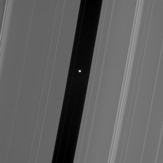 Pan, satellite naturel de Saturne