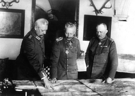 Guillaume II, Hindenburg et Ludendorff, en 1917