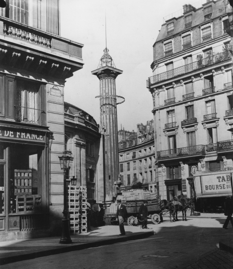 La colonne Médicis, à Paris