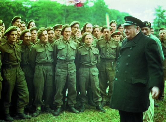 Churchill s'adresse aux troupes britanniques Churchill s'adresse aux troupes britanniques