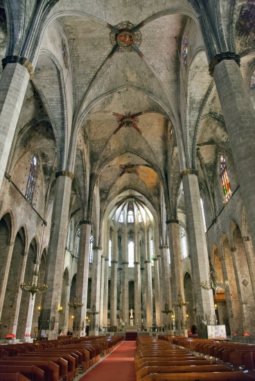 Intérieur de l'église Santa Maria del Mar à Barcelone